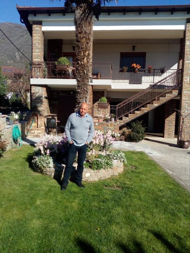 Guesthouse Athanasiou Káto Loutrákion Extérieur photo