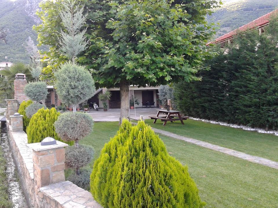 Guesthouse Athanasiou Káto Loutrákion Extérieur photo