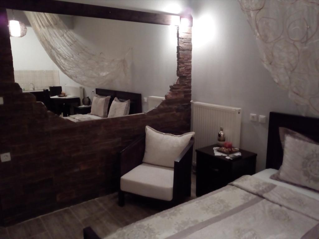 Guesthouse Athanasiou Káto Loutrákion Extérieur photo